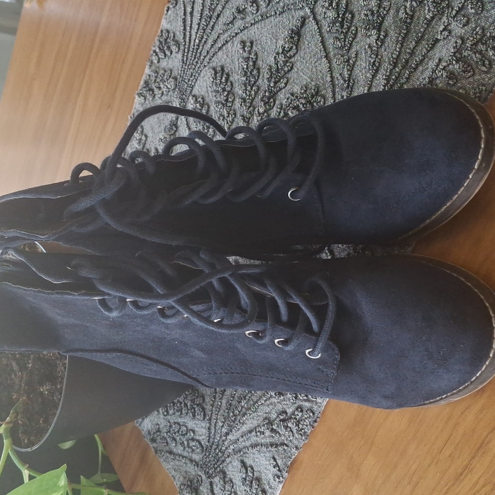 Boots - Picture 2 of 3